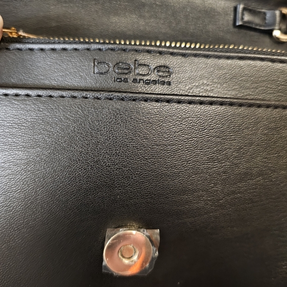 Bebe Stanley Black Crossbody NWT Quilted Vegan leather gold chain strap - Picture 14 of 16